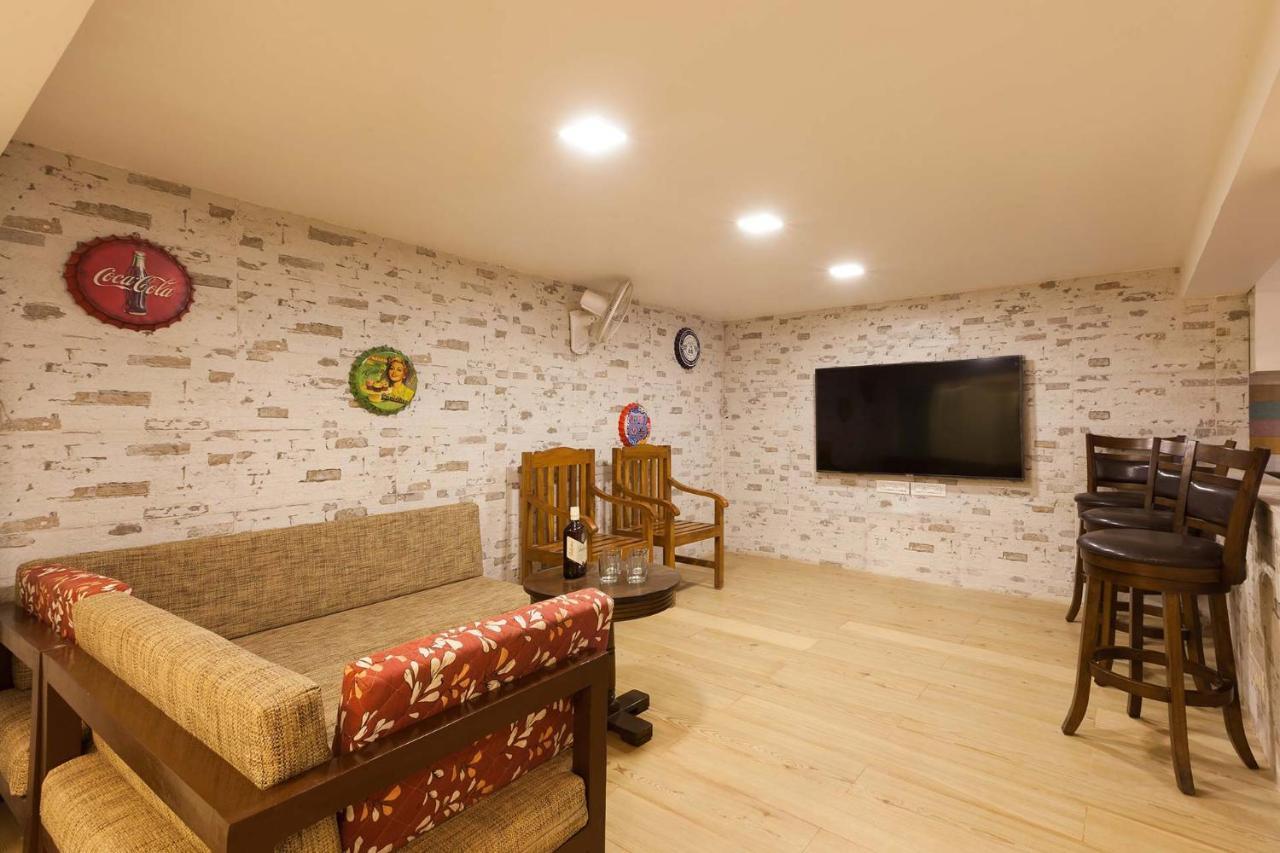 Antilia - Luxurious-ac-swimming Pool * Panchgani